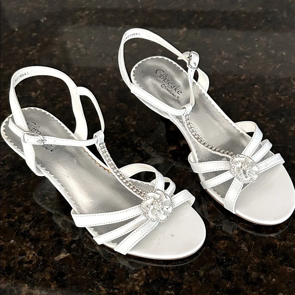 Cupcake Couture big girls dressy patent leather/rhinestone heels/sandals  size 4